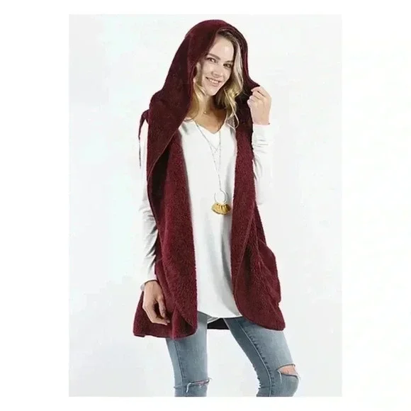 🆕Zenana Burgundy Fuzzy Pocket Hooded Vest M🆕 - Picture 1 of 7